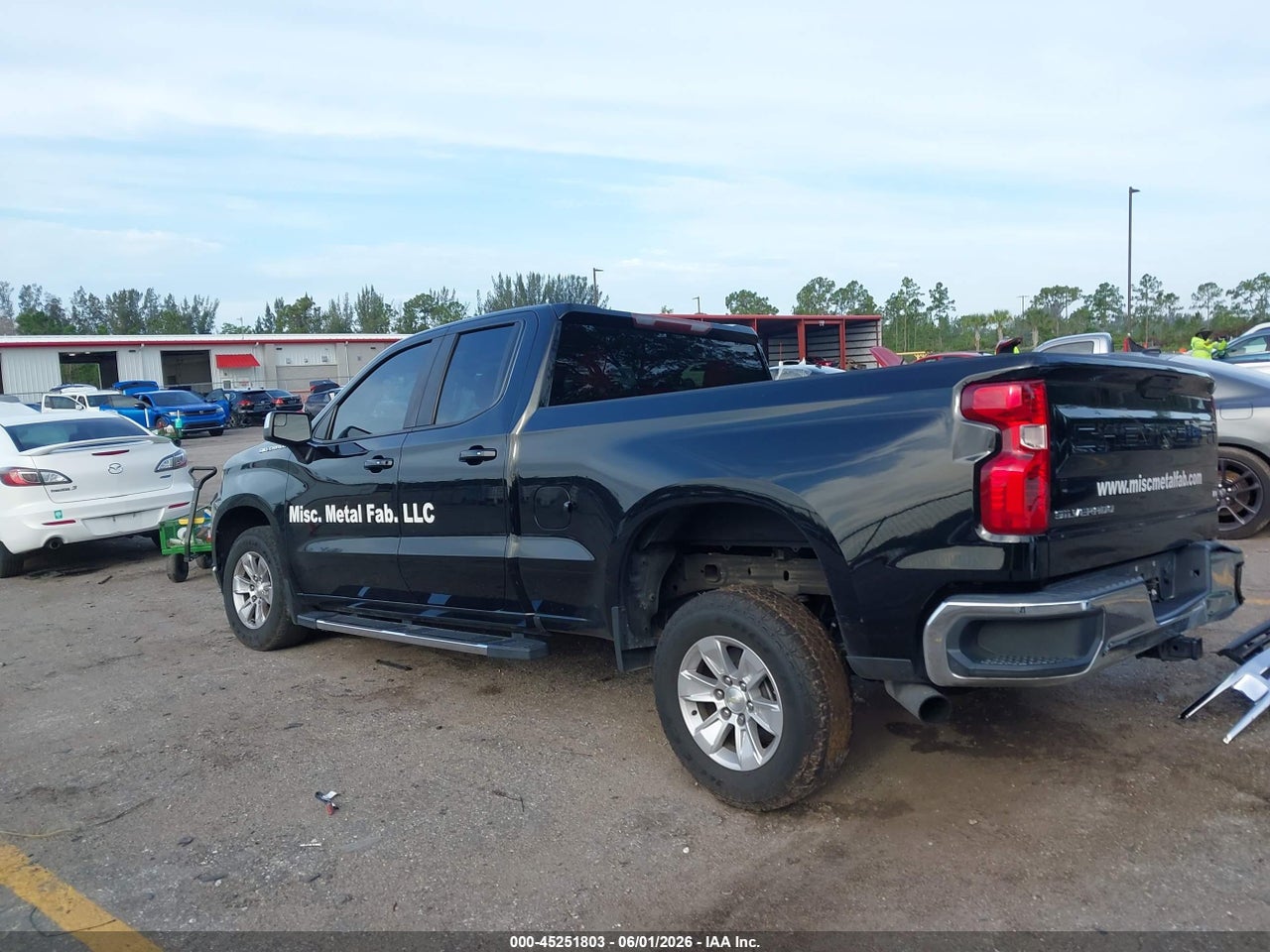2019 CHEVROLET SILVERADO 1500 LT thumbnail 4