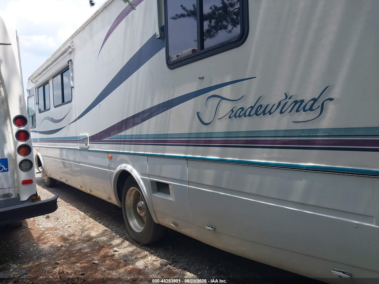 1998 FREIGHTLINER CHASSIS X LINE MOTOR HOME thumbnail 4