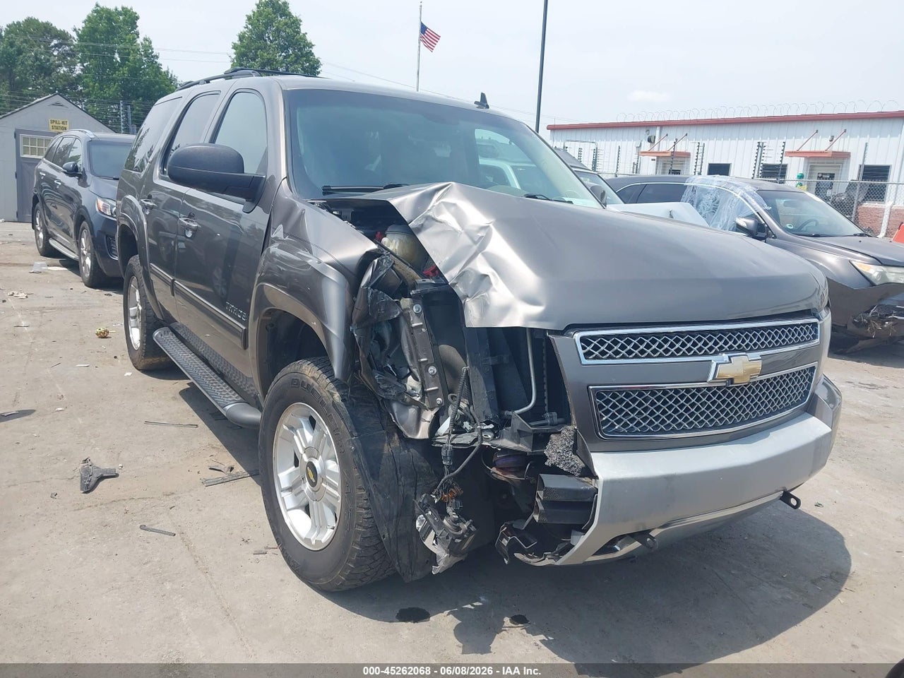 2011 CHEVROLET TAHOE LT thumbnail 2