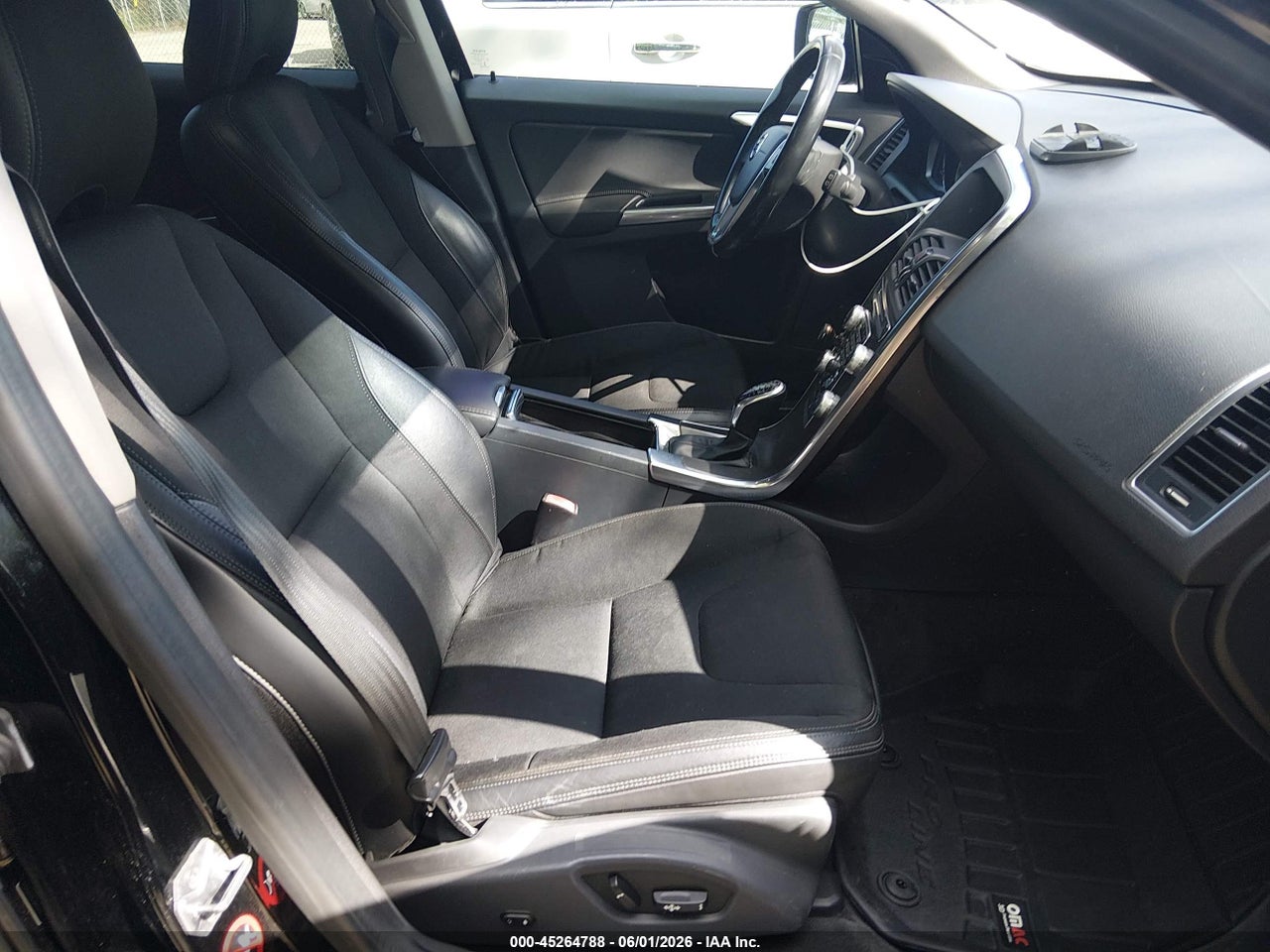 2015 VOLVO XC60 T5 thumbnail 6