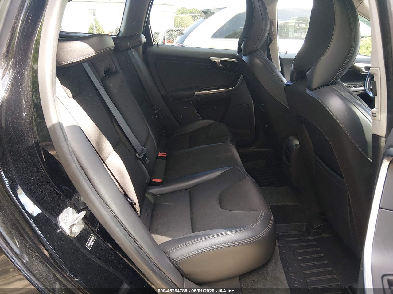 2015 VOLVO XC60 T5 thumbnail 9