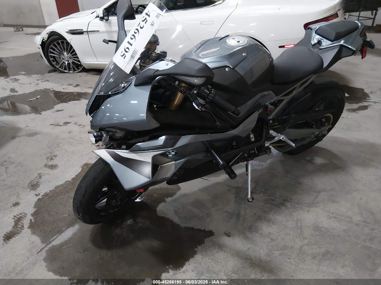2025 BMW S 1000 RR thumbnail 3