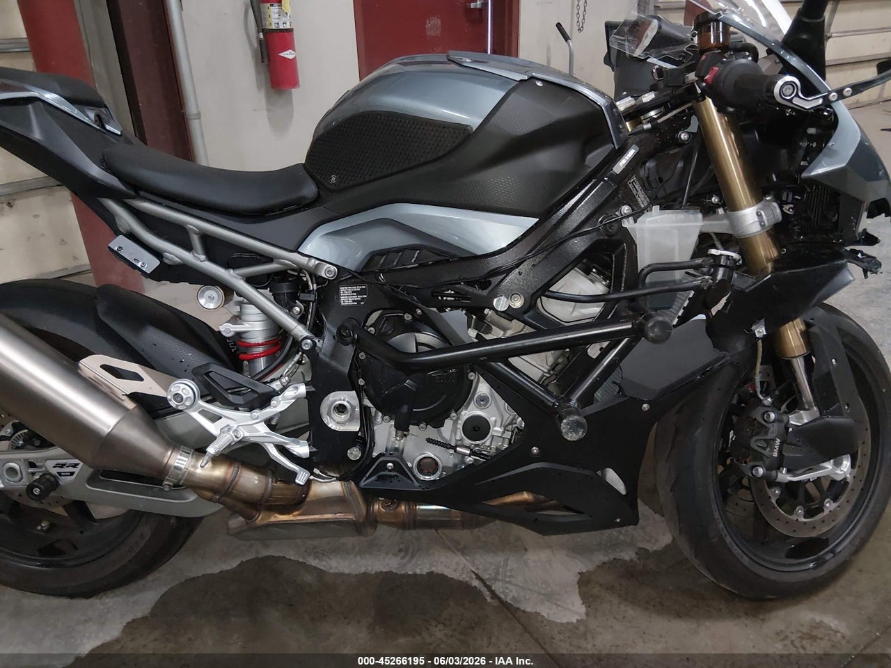 2025 BMW S 1000 RR thumbnail 9