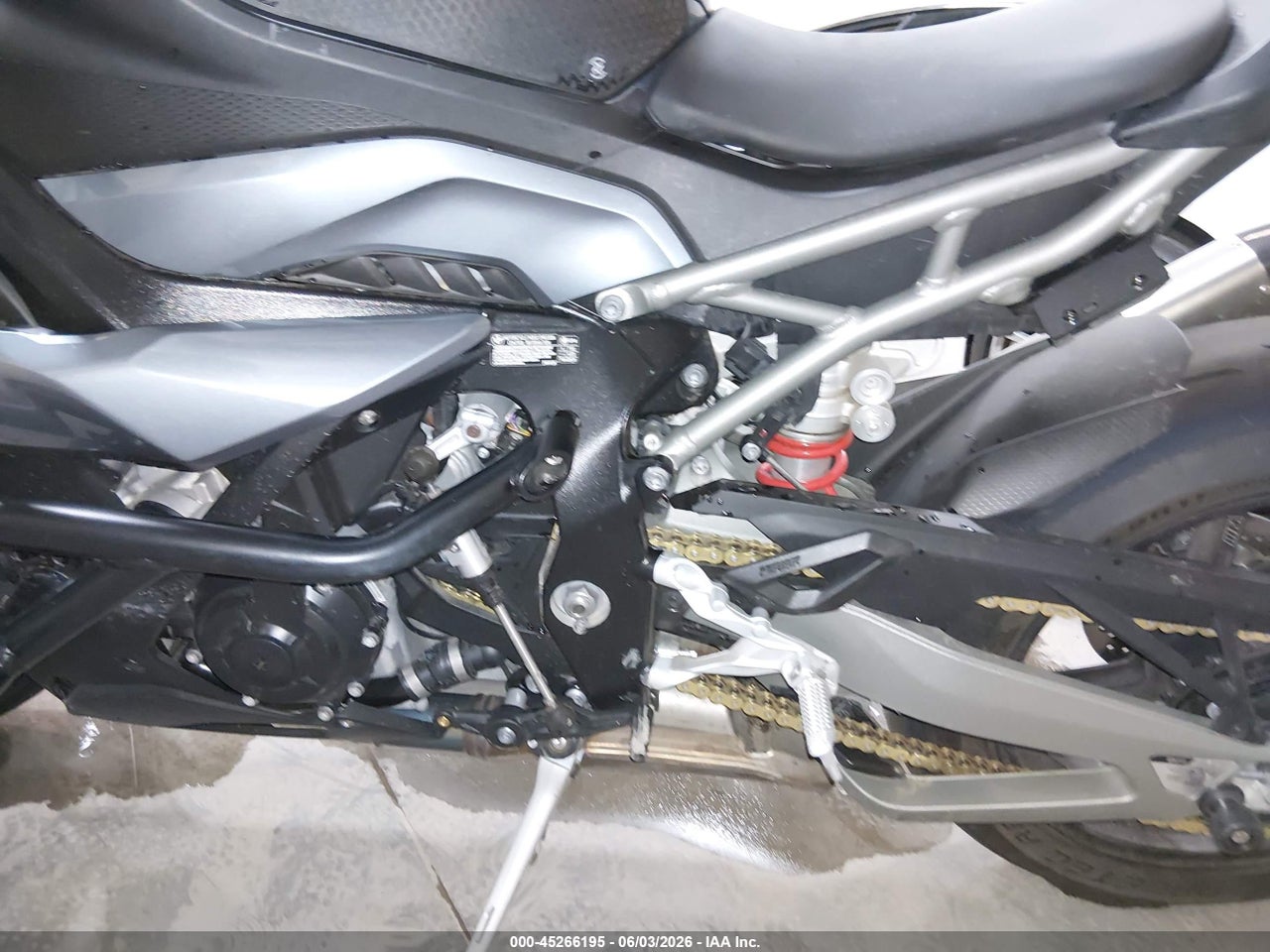 2025 BMW S 1000 RR thumbnail 10