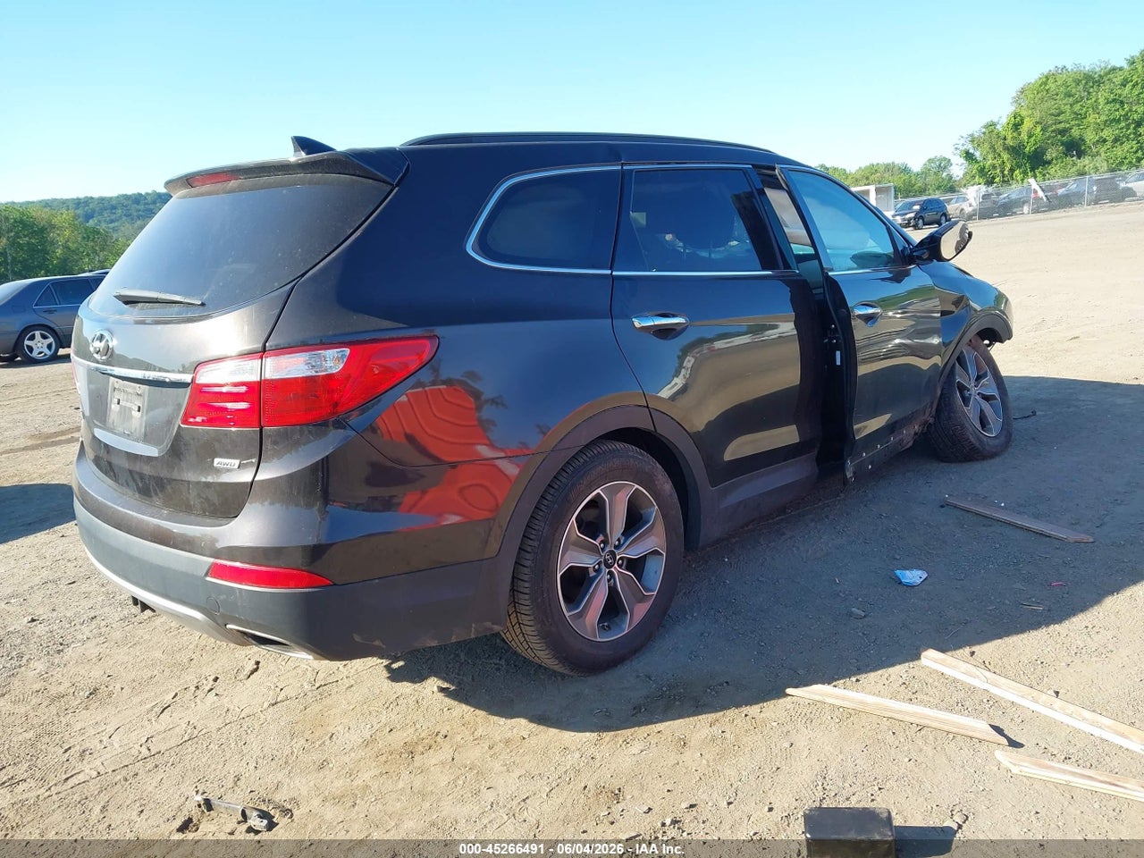 2016 HYUNDAI SANTA FE SE · 4/12