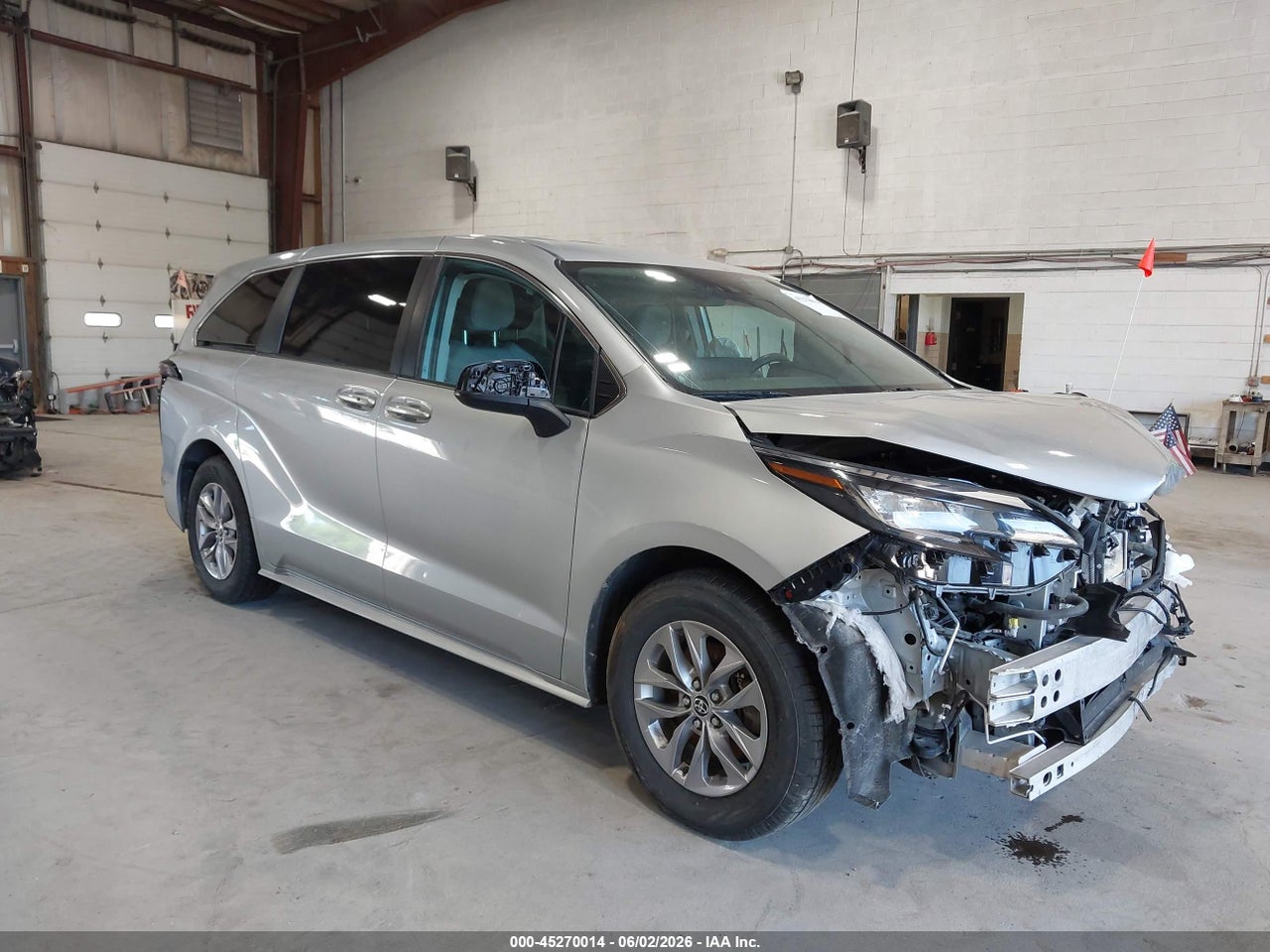 2022 TOYOTA SIENNA LE thumbnail 2