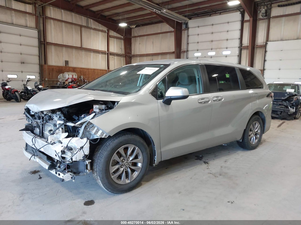 2022 TOYOTA SIENNA LE thumbnail 3