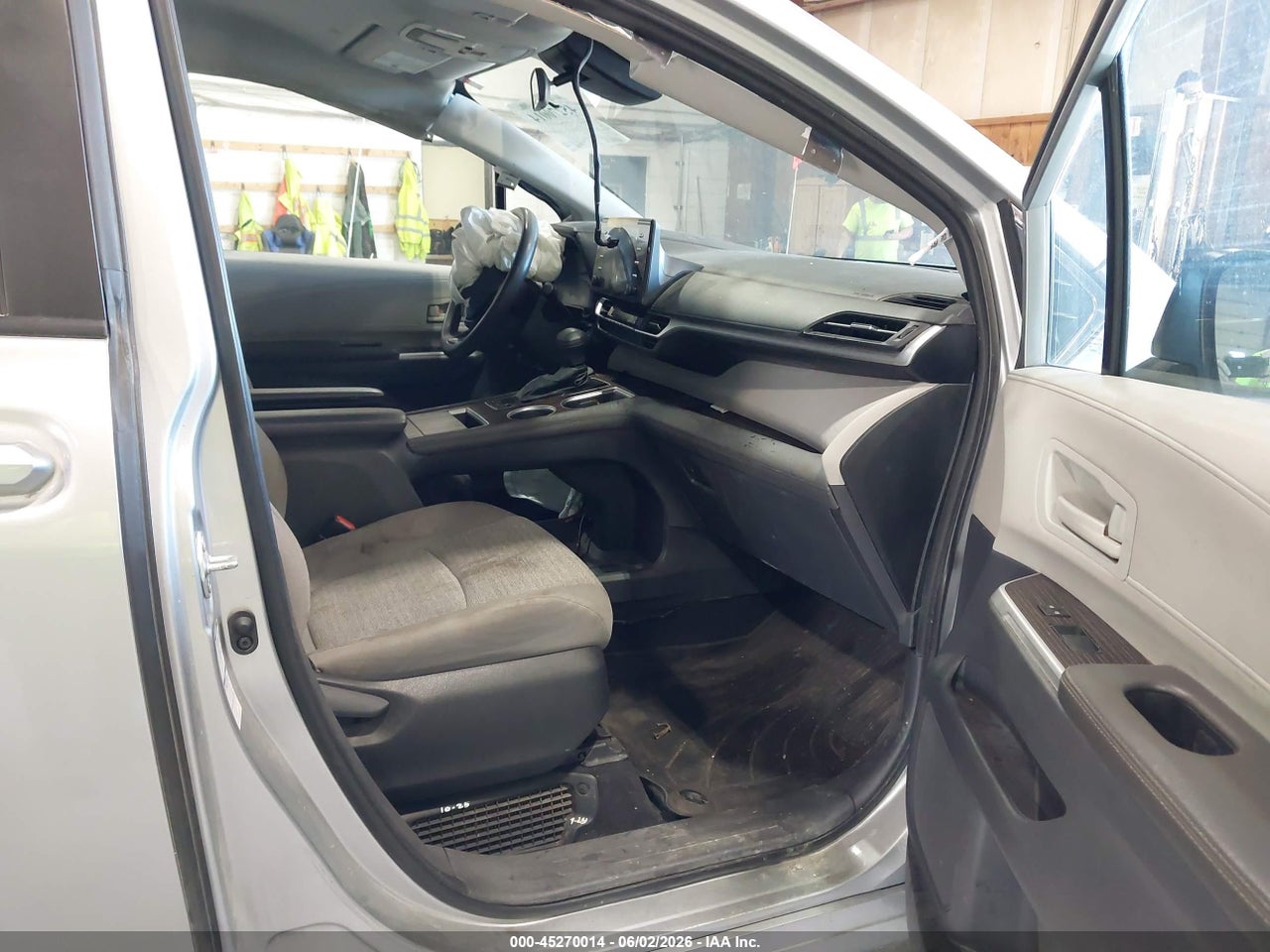 2022 TOYOTA SIENNA LE thumbnail 6