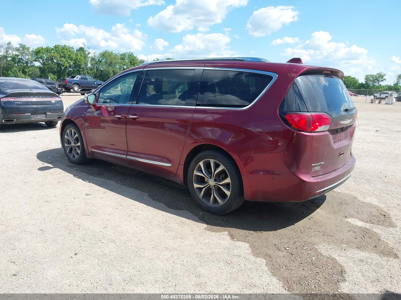 2017 CHRYSLER PACIFICA LIMITED thumbnail 4