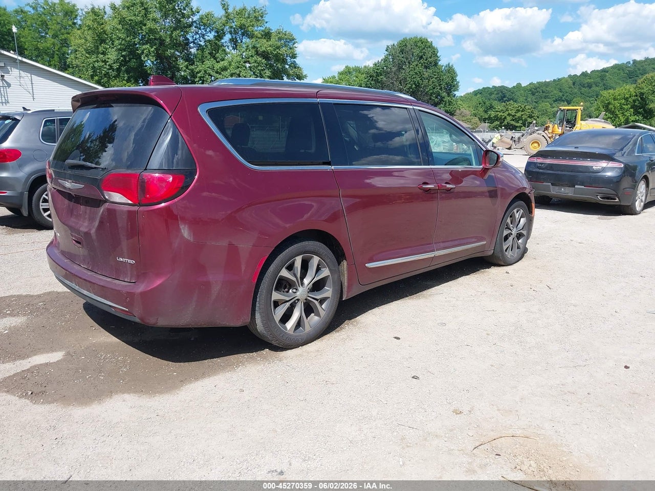 2017 CHRYSLER PACIFICA LIMITED thumbnail 5