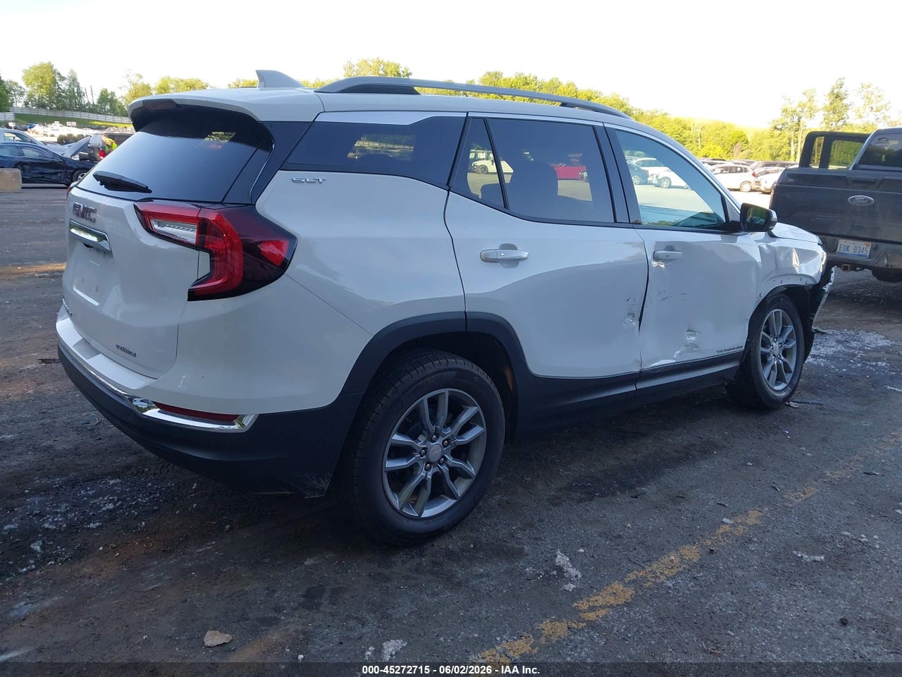 2024 GMC TERRAIN SLT thumbnail 5