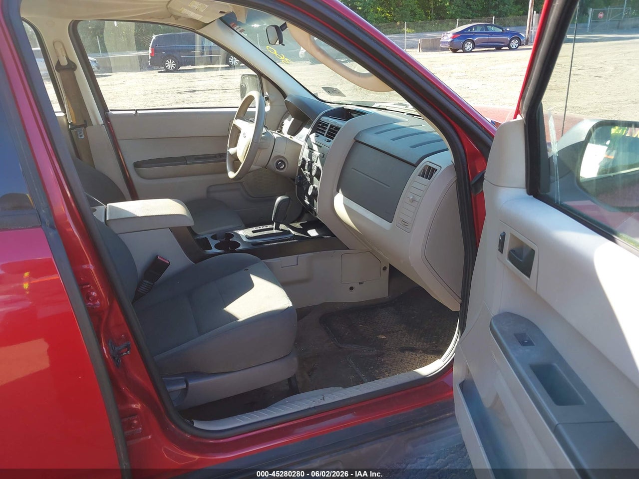 2010 FORD ESCAPE XLS thumbnail 6