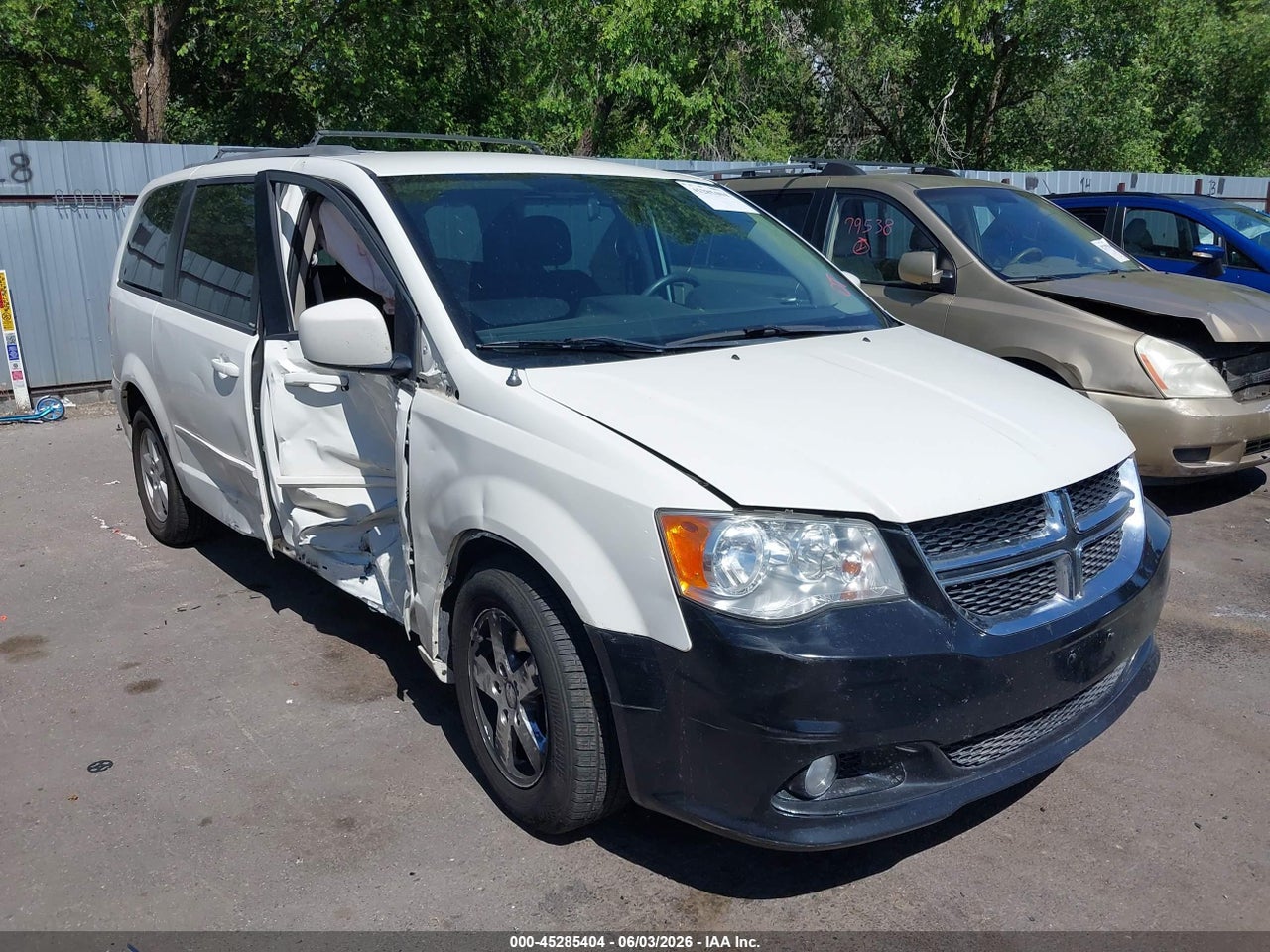 2013 DODGE GRAND CARAVAN SXT thumbnail 2