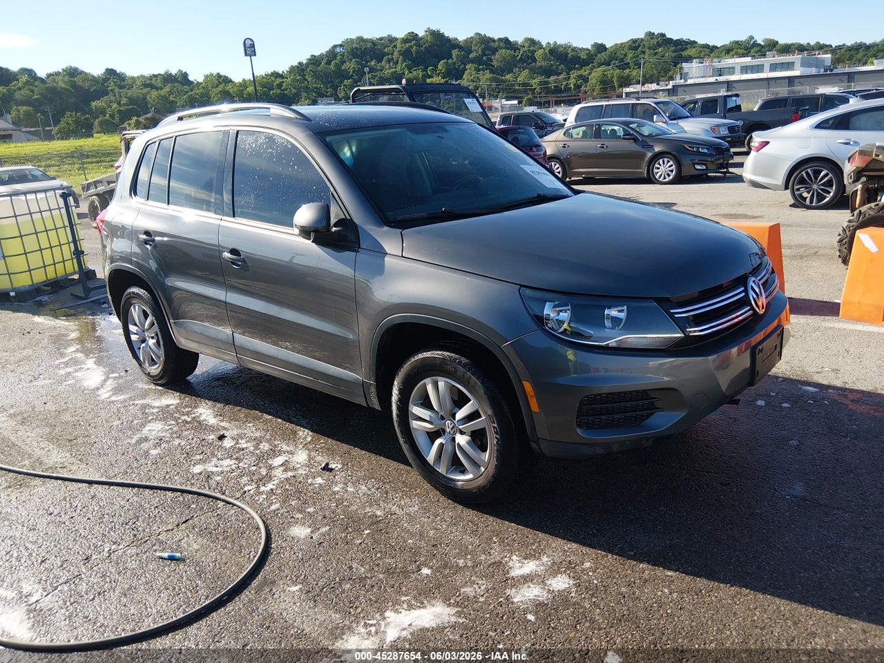 2015 VOLKSWAGEN TIGUAN S thumbnail 2