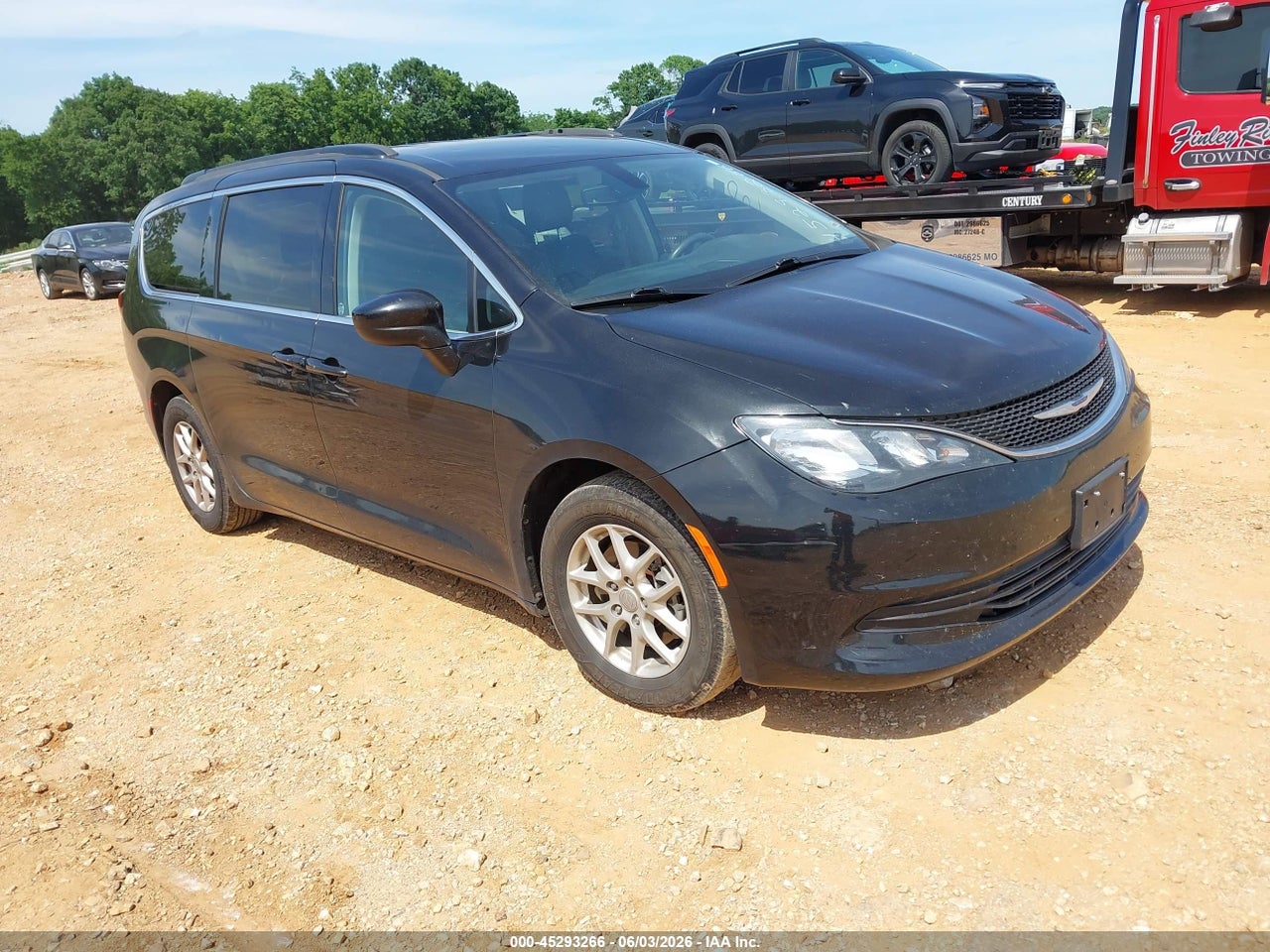 2C4RC1DG9LR****** · 2020 CHRYSLER VOYAGER LXI