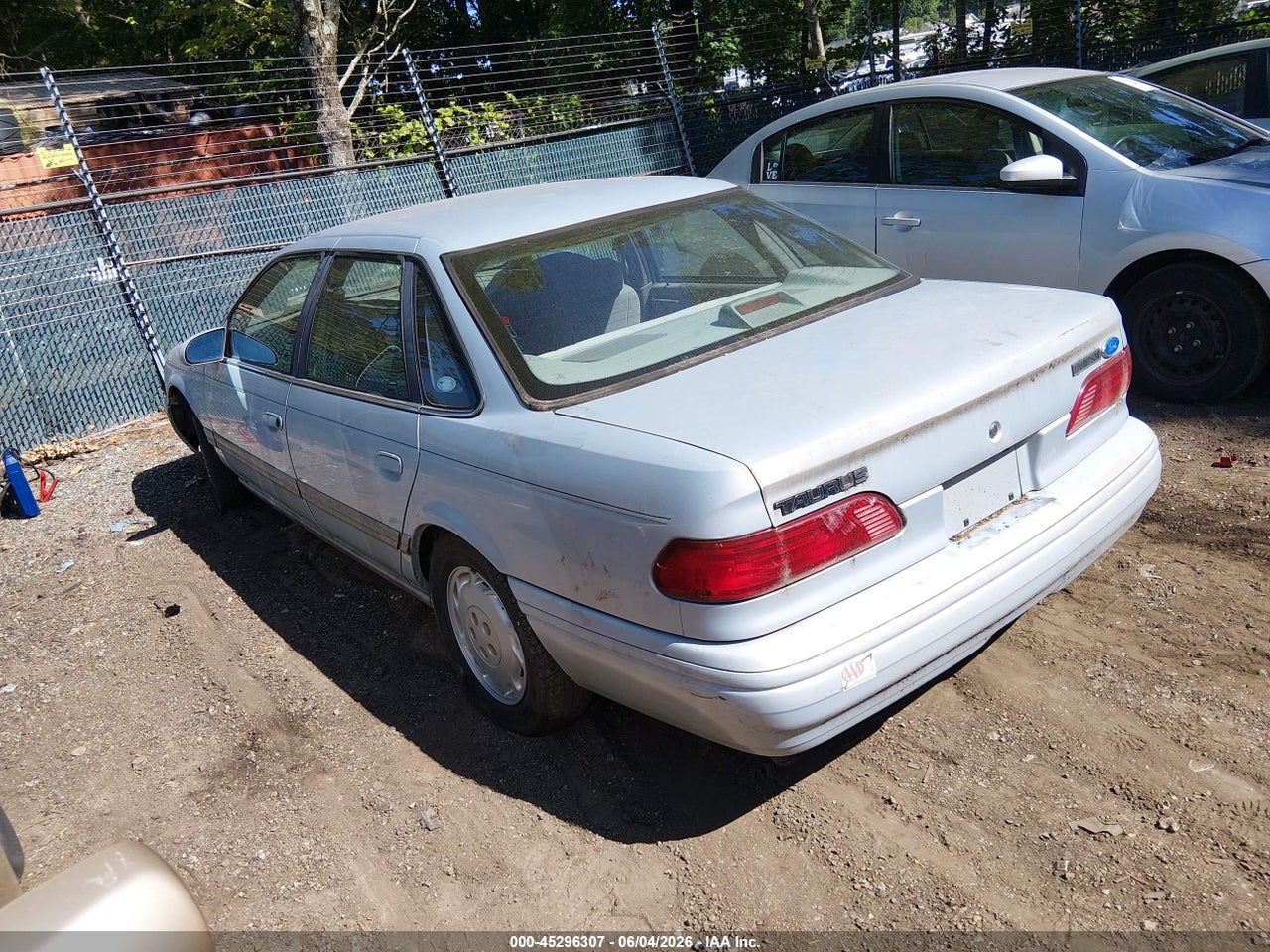 1994 FORD TAURUS GL thumbnail 4