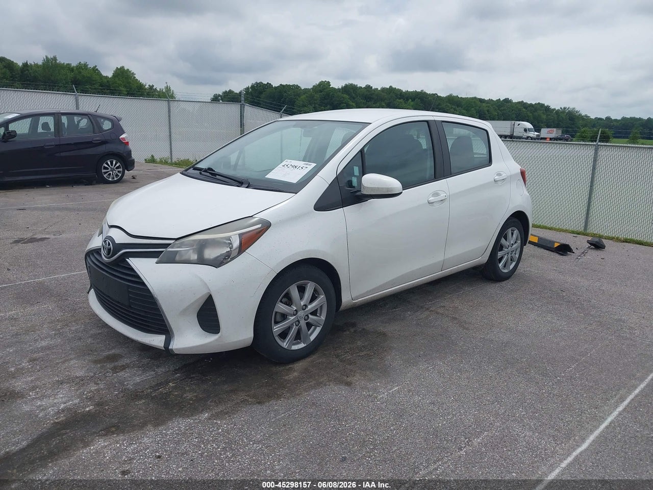 2015 TOYOTA YARIS LE thumbnail 3
