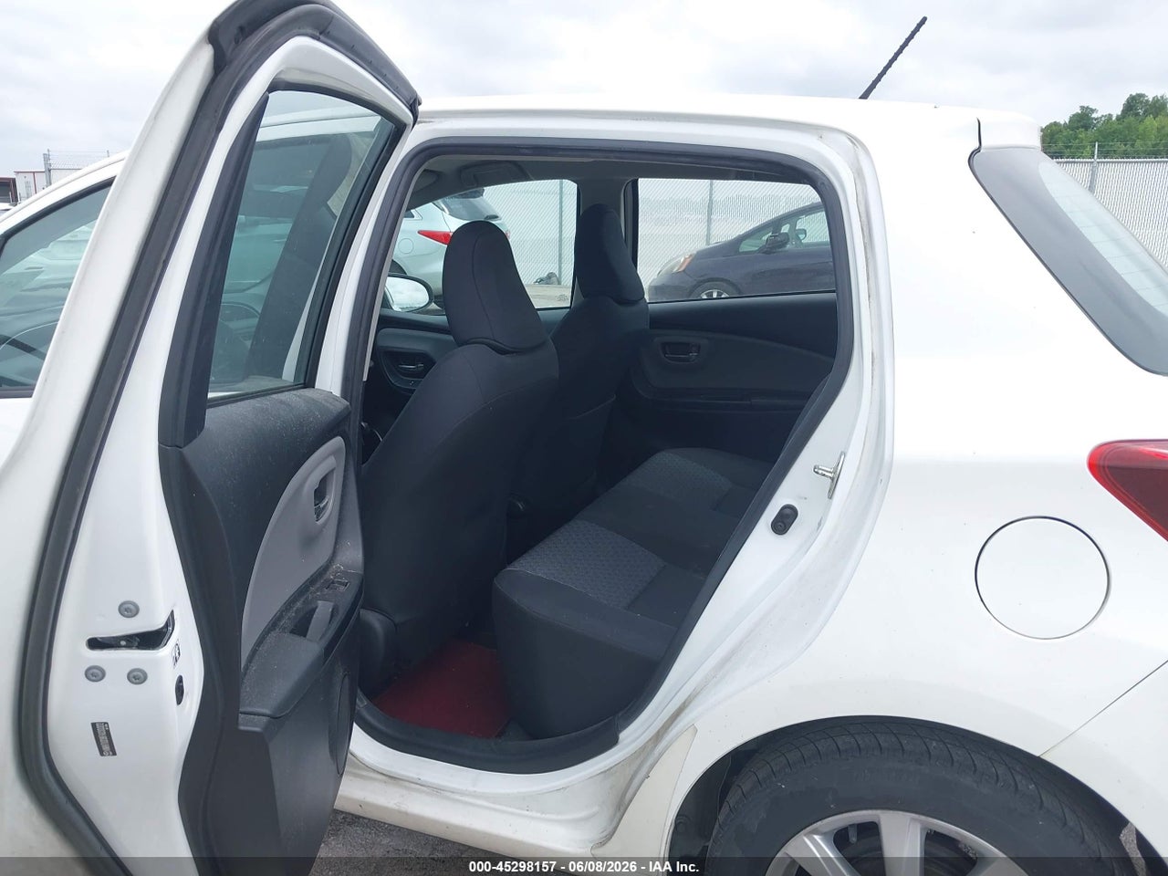 2015 TOYOTA YARIS LE thumbnail 9