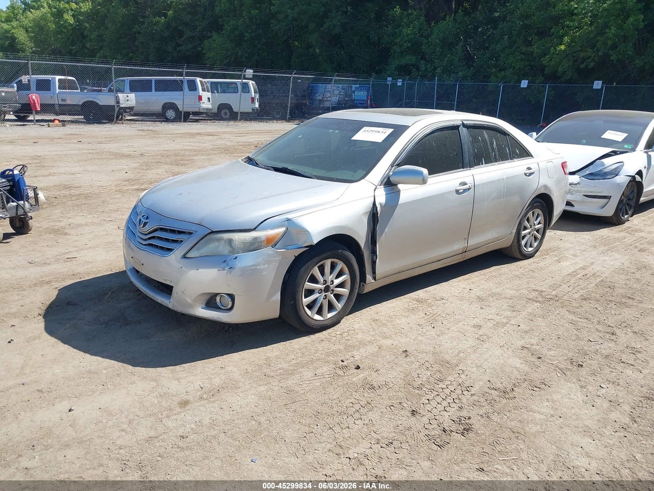 2011 TOYOTA CAMRY XLE V6 thumbnail 3