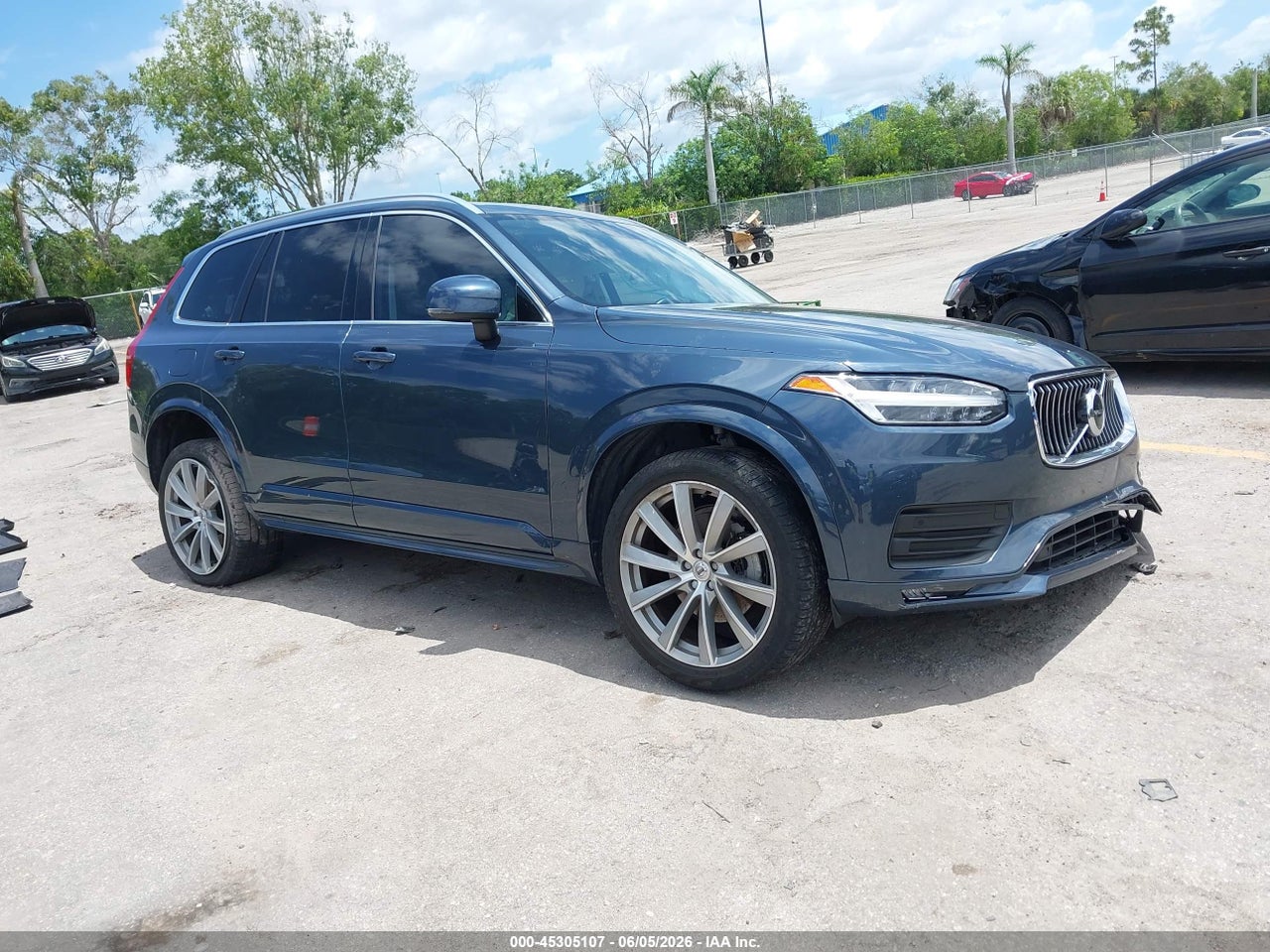 2022 VOLVO XC90 T6 MOMENTUM 7 PASSENGER thumbnail 2