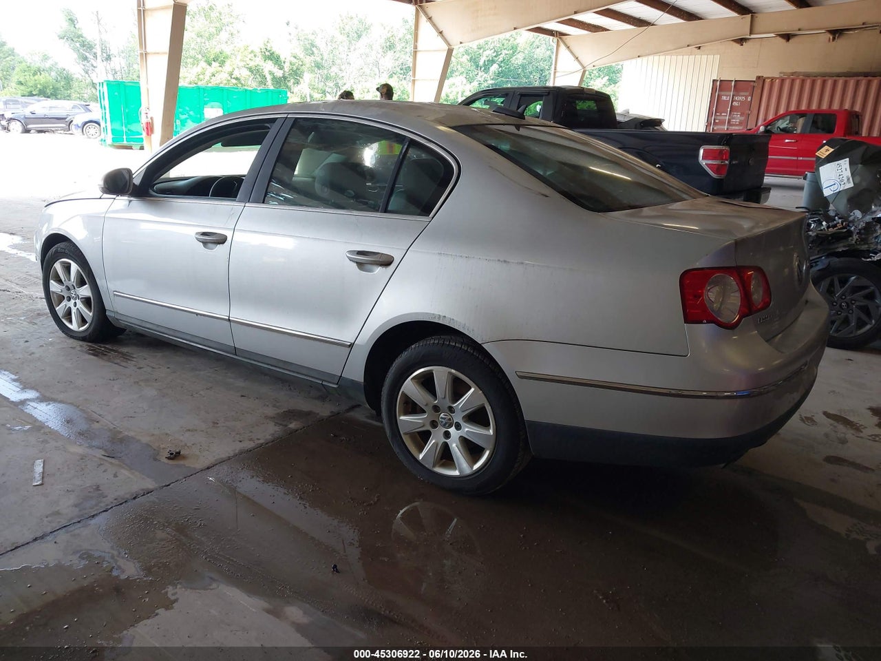2006 VOLKSWAGEN PASSAT 2.0T thumbnail 4