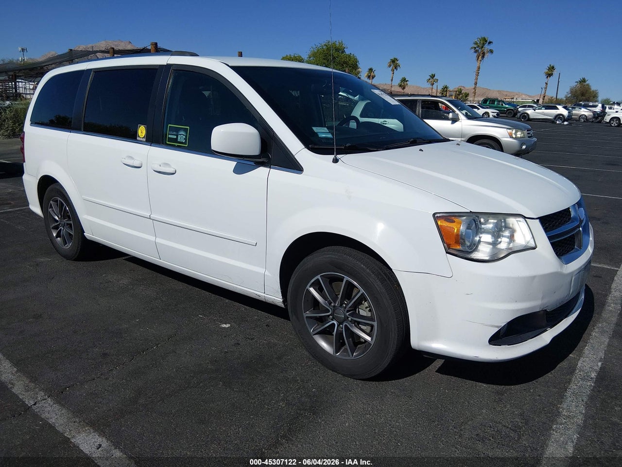 2017 DODGE GRAND CARAVAN SXT thumbnail 2