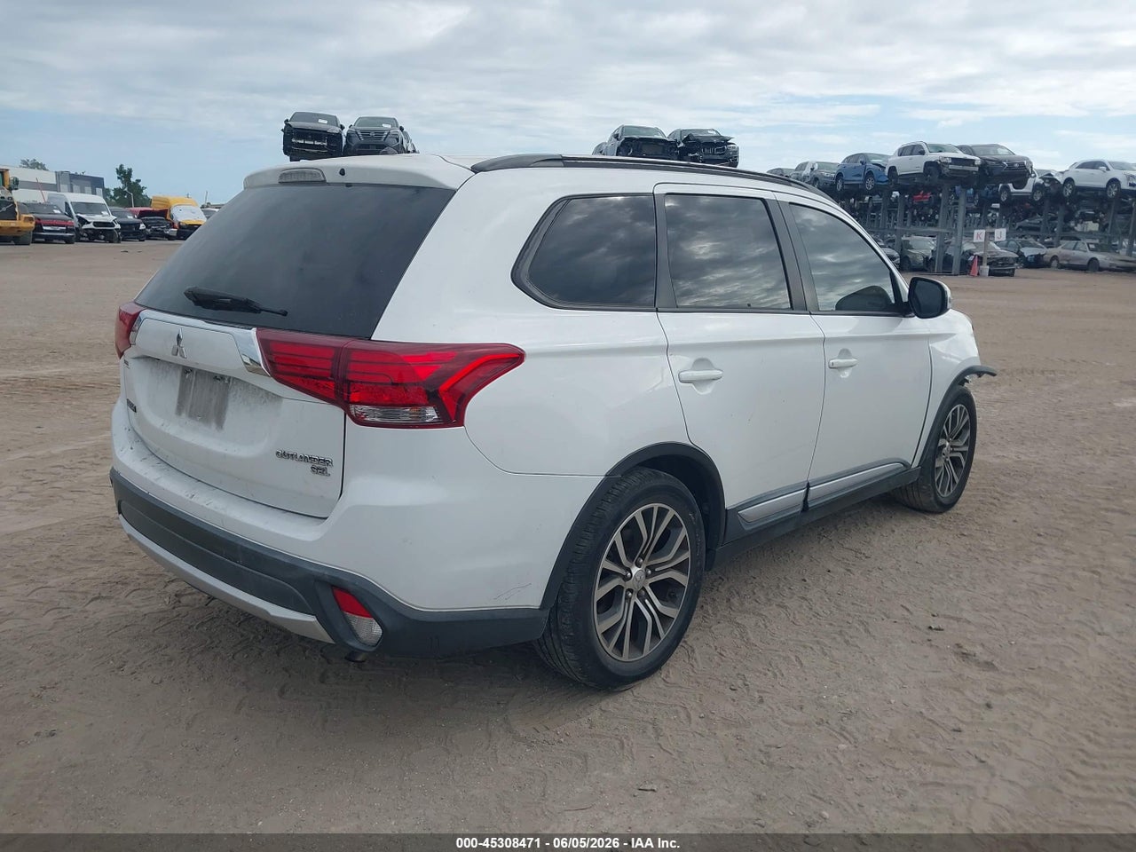 2016 MITSUBISHI OUTLANDER SEL · 4/12