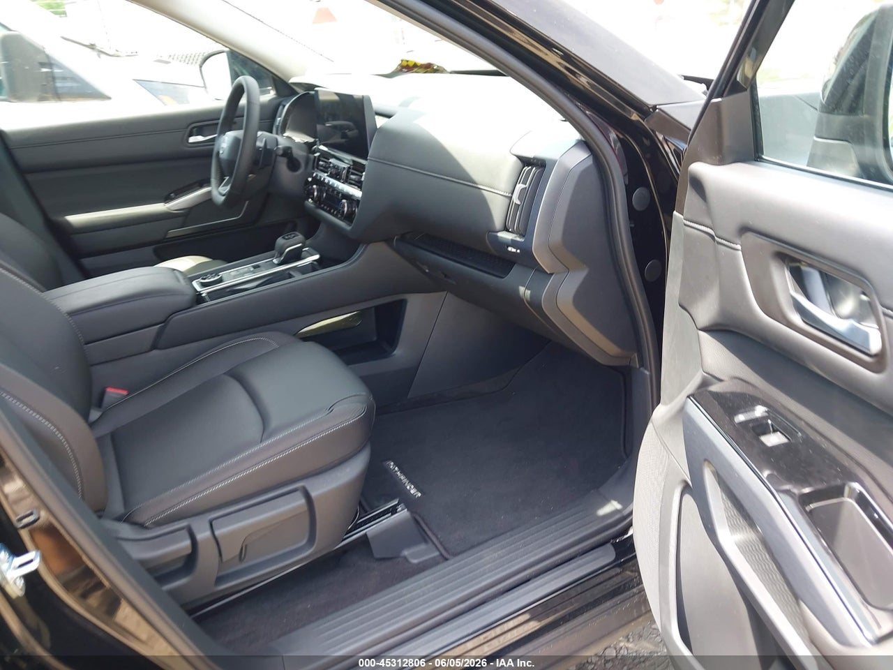 2026 NISSAN PATHFINDER SL thumbnail 6