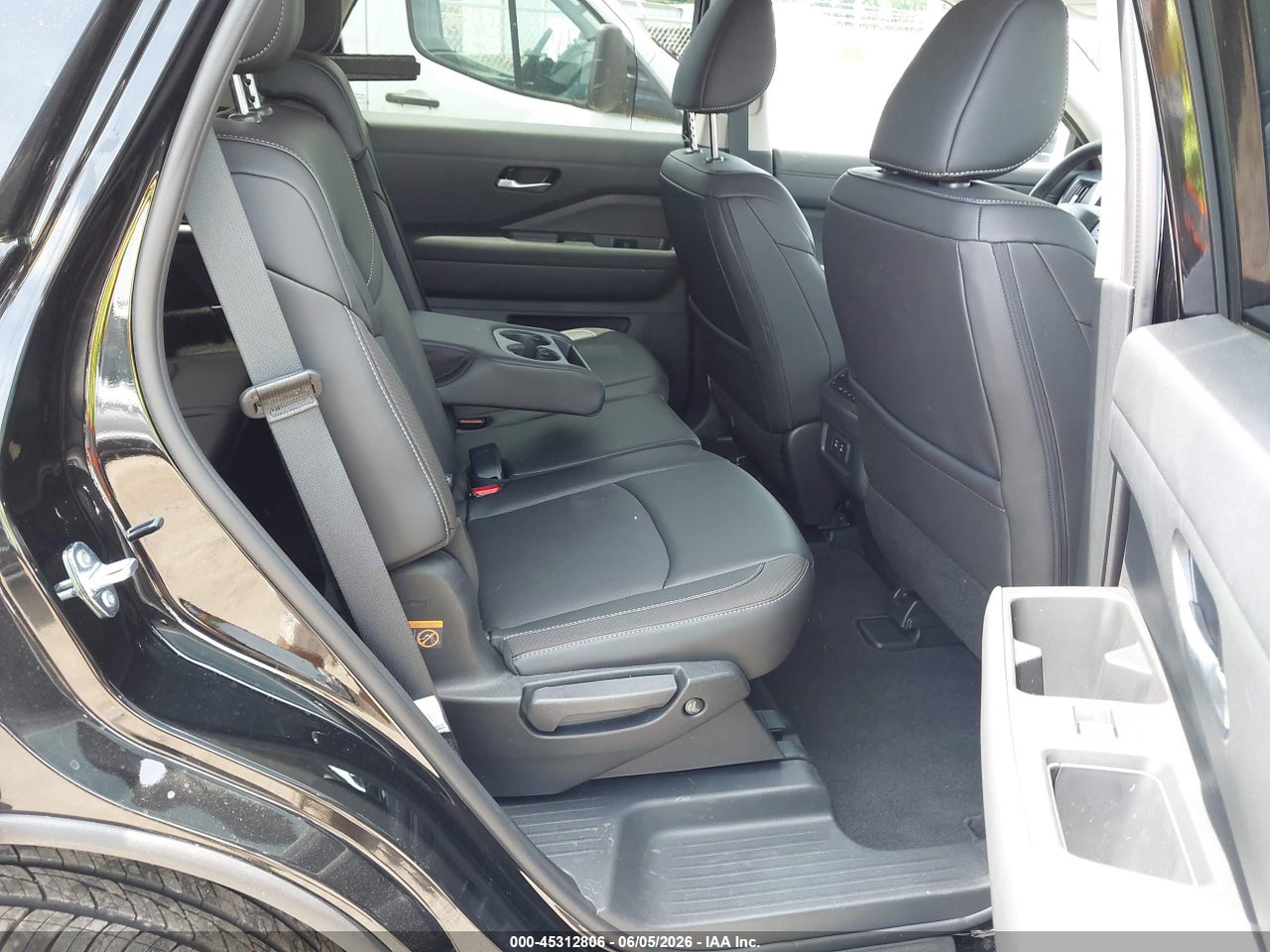 2026 NISSAN PATHFINDER SL thumbnail 9