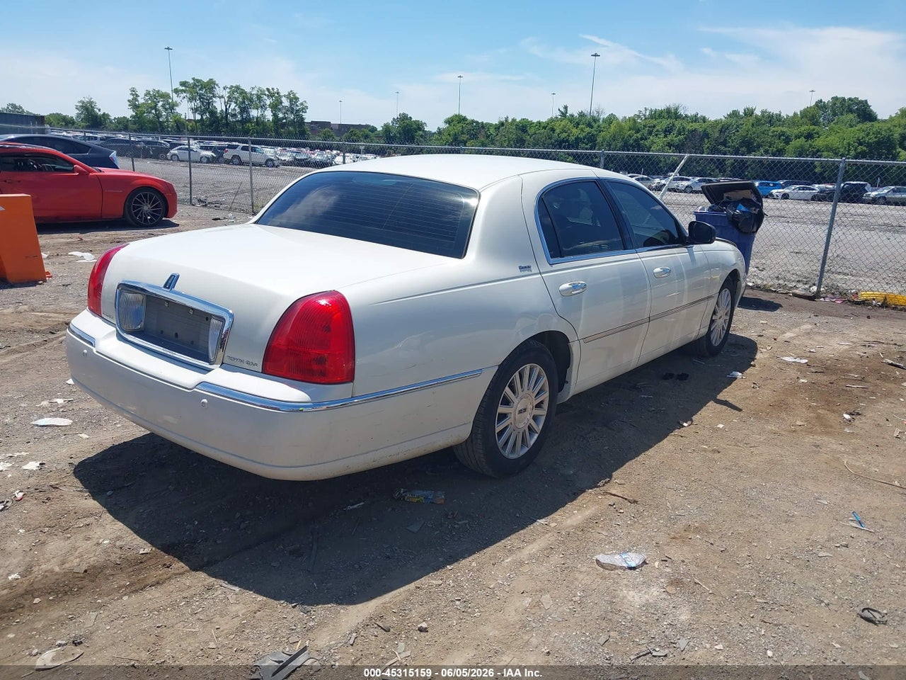 2004 LINCOLN TOWN CAR ULTIMATE · 4/12