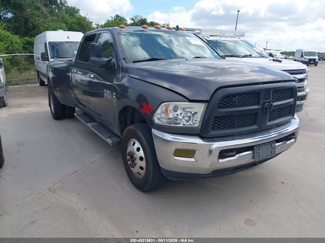 2016 RAM 3500 SLT thumbnail 2