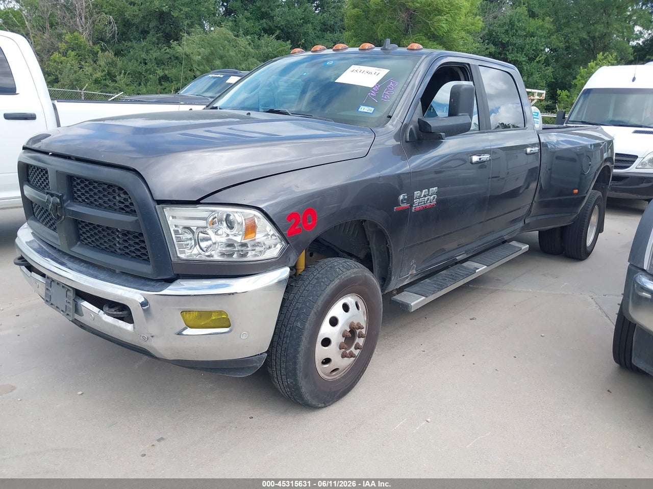 2016 RAM 3500 SLT thumbnail 3