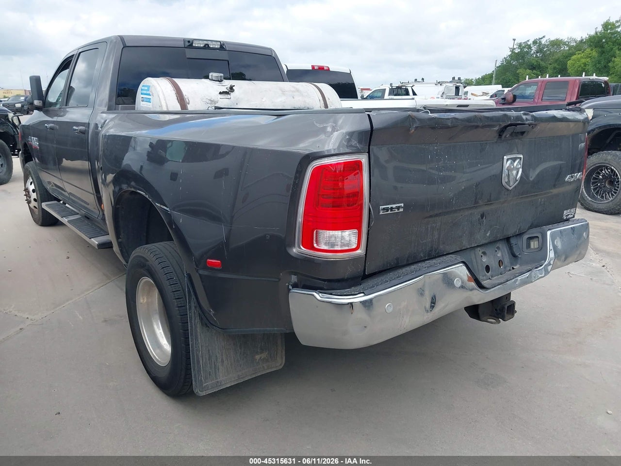 2016 RAM 3500 SLT thumbnail 4