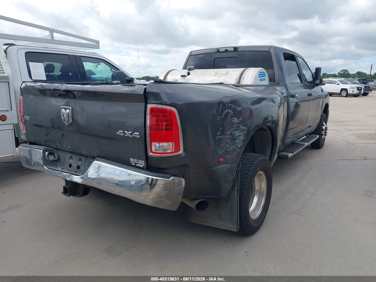 2016 RAM 3500 SLT thumbnail 5