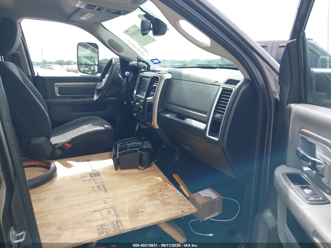 2016 RAM 3500 SLT thumbnail 6