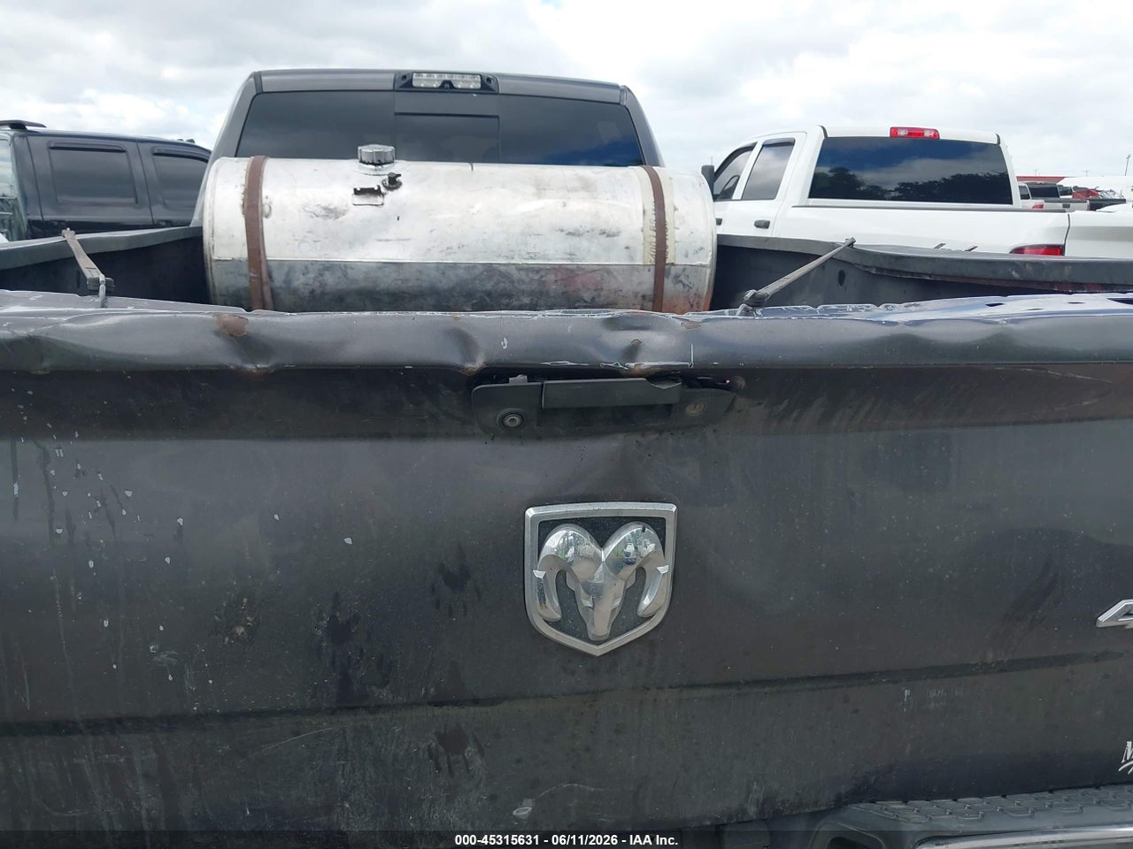 2016 RAM 3500 SLT thumbnail 7
