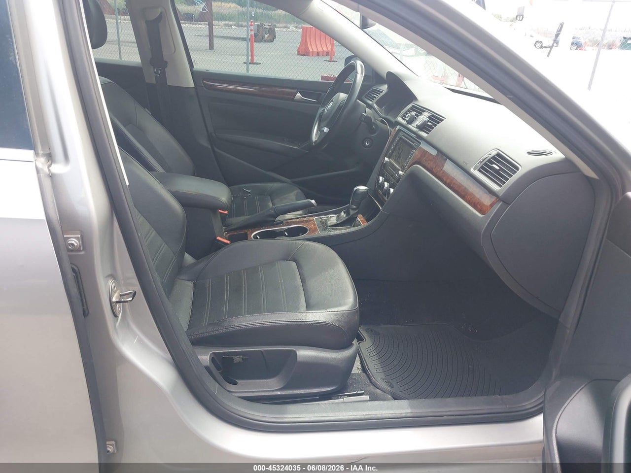 2013 VOLKSWAGEN PASSAT 2.5L SEL · 5/12