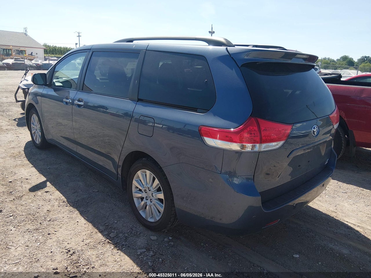 2013 TOYOTA SIENNA XLE 7 PASSENGER thumbnail 4