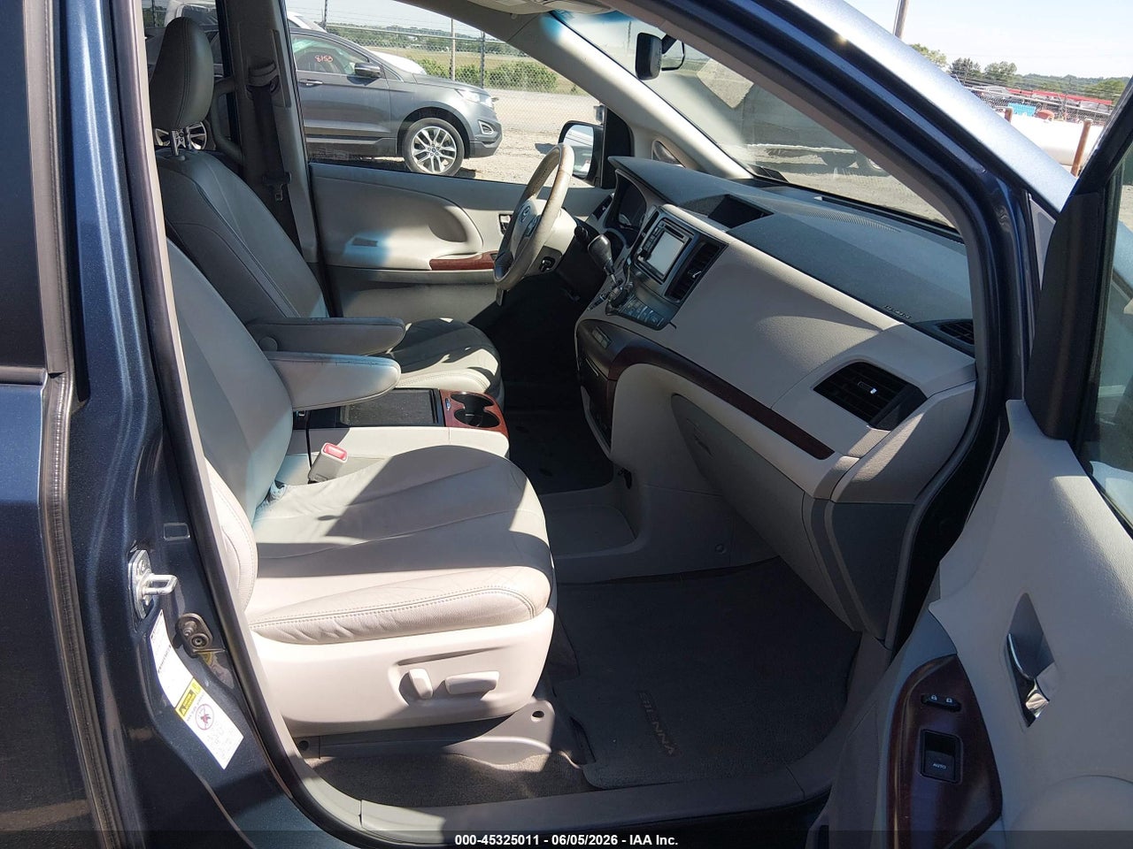 2013 TOYOTA SIENNA XLE 7 PASSENGER thumbnail 6