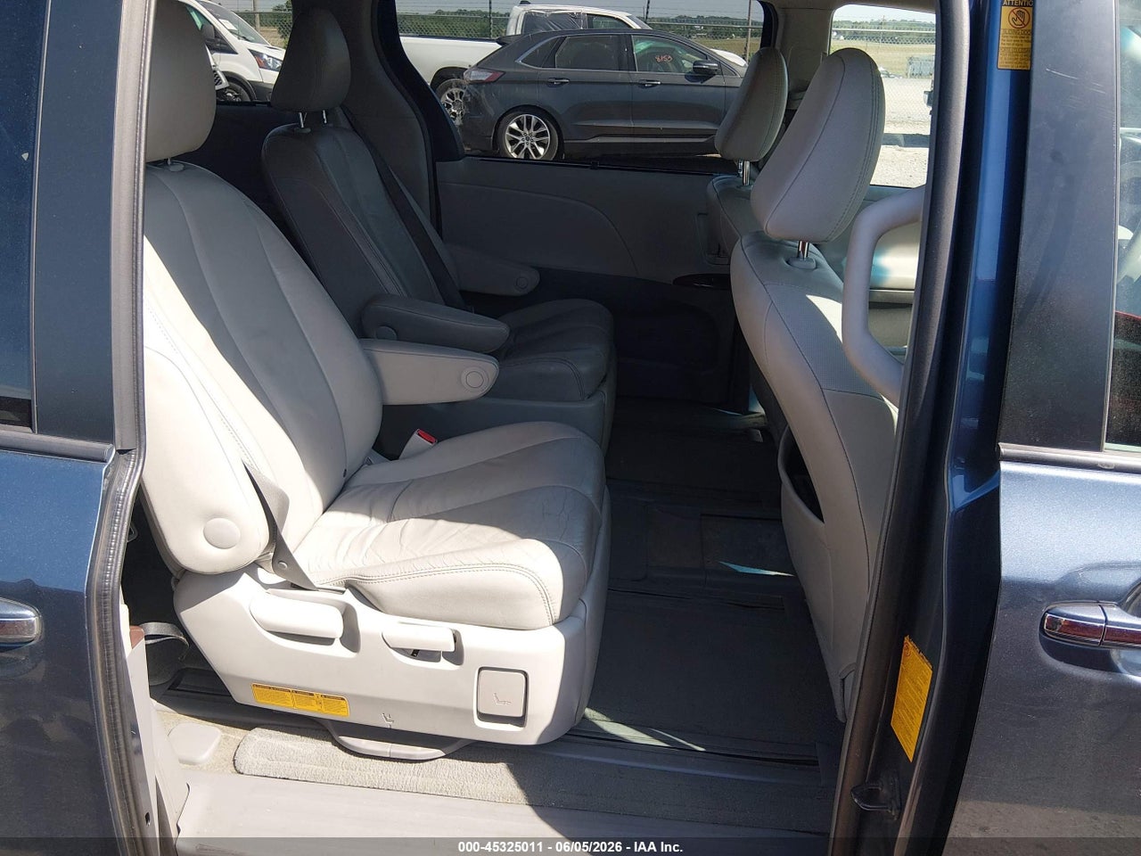 2013 TOYOTA SIENNA XLE 7 PASSENGER thumbnail 9