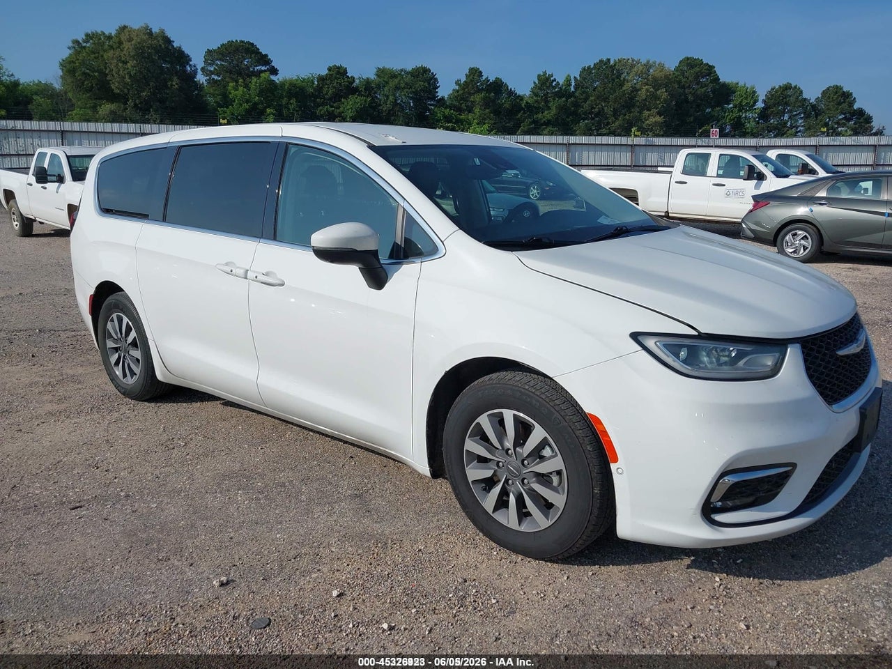 2023 CHRYSLER PACIFICA HYBRID TOURING L thumbnail 2