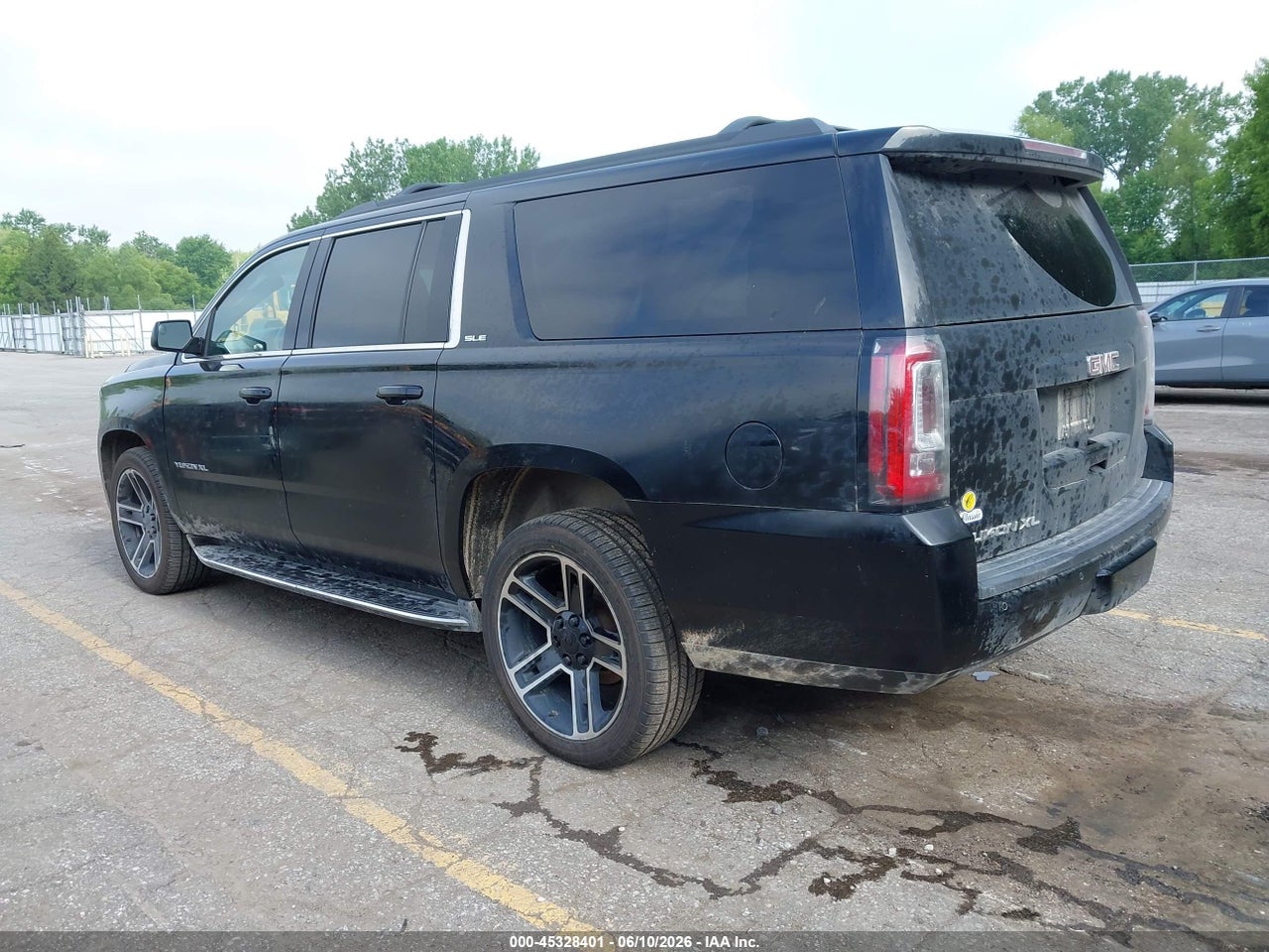 2019 GMC YUKON XL SLE · 3/12