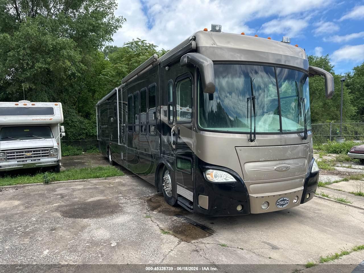 2005 FREIGHTLINER CHASSIS X LINE MOTOR HOME thumbnail 2