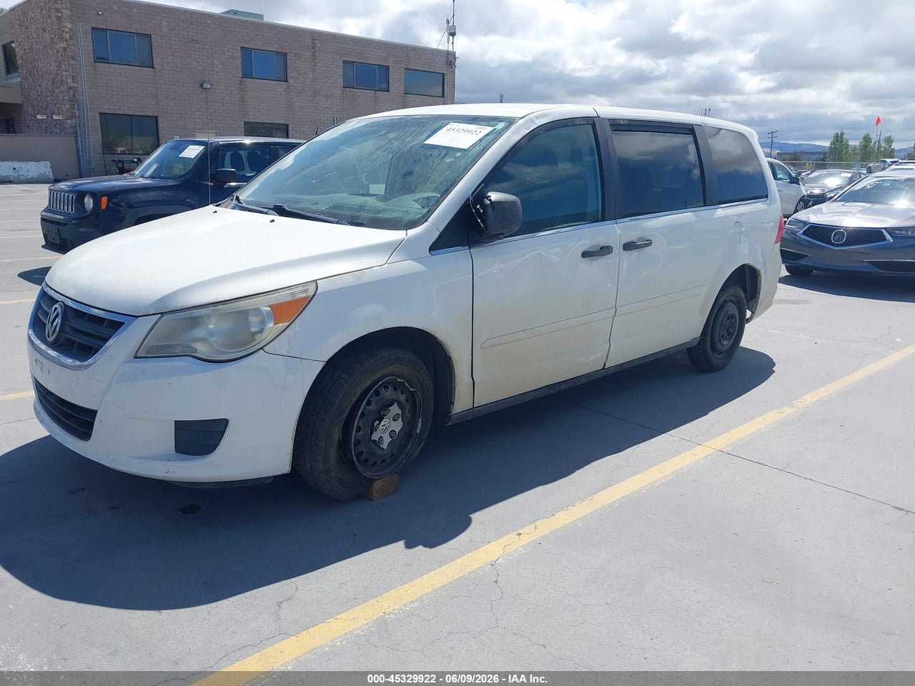 2009 VOLKSWAGEN ROUTAN S thumbnail 3
