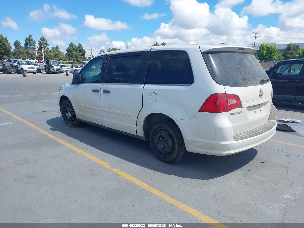 2009 VOLKSWAGEN ROUTAN S thumbnail 4