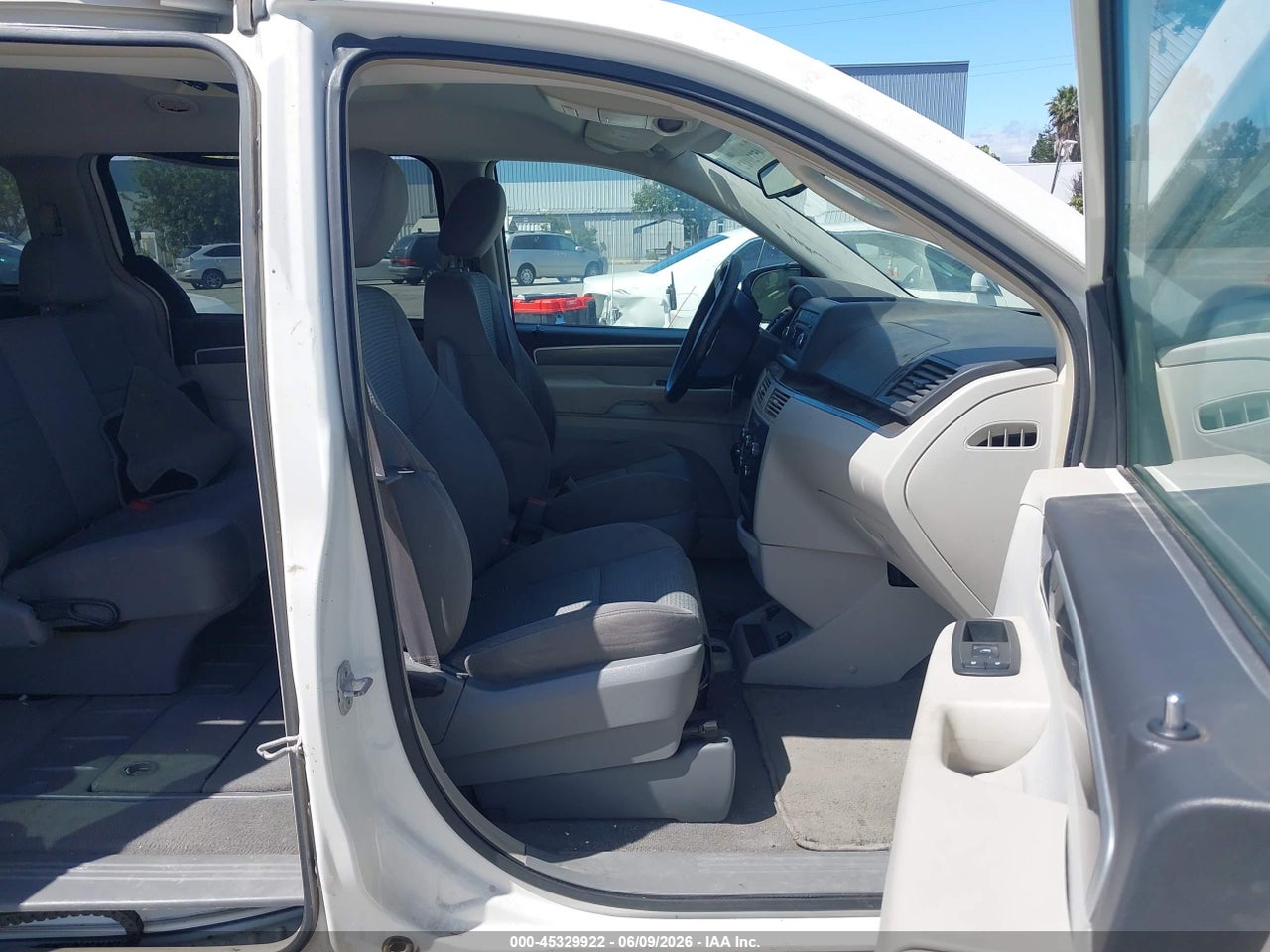 2009 VOLKSWAGEN ROUTAN S thumbnail 6
