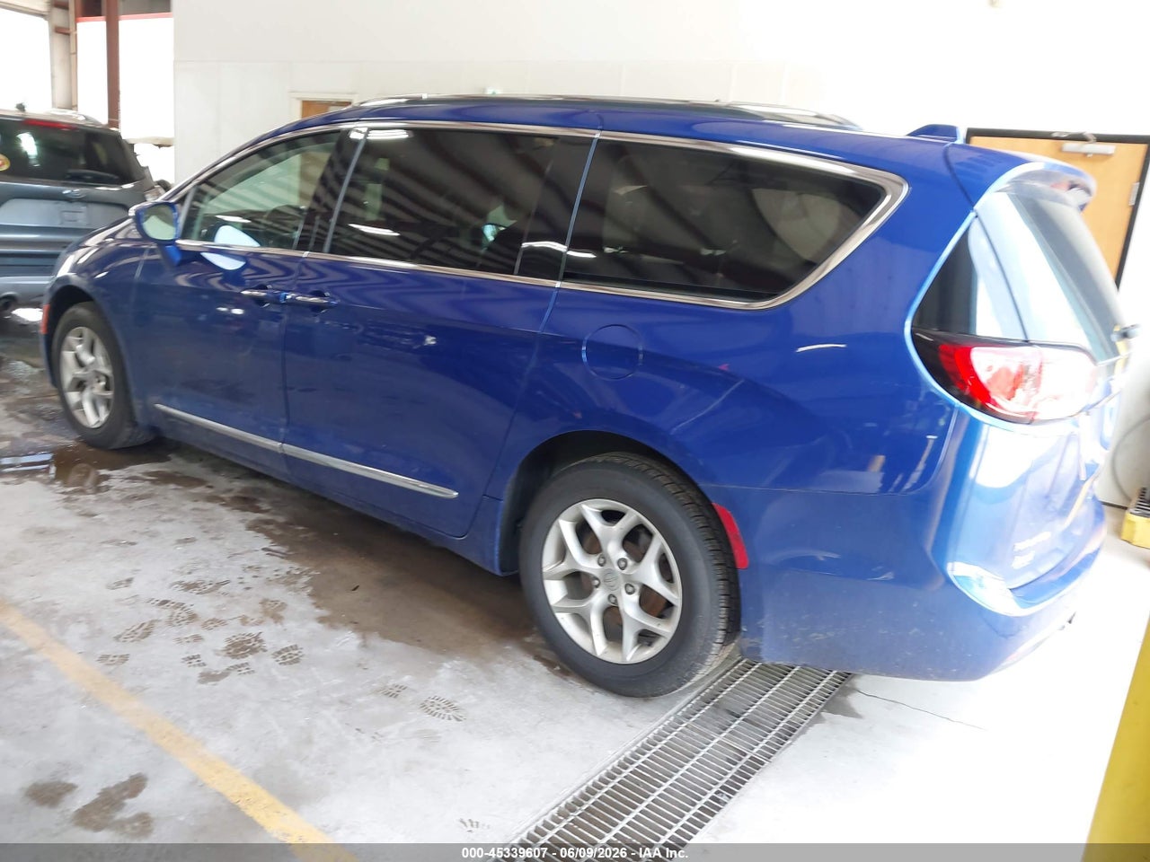 2019 CHRYSLER PACIFICA TOURING L thumbnail 4
