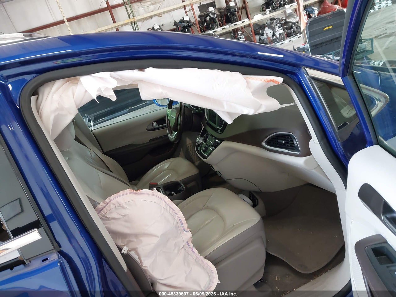 2019 CHRYSLER PACIFICA TOURING L thumbnail 6