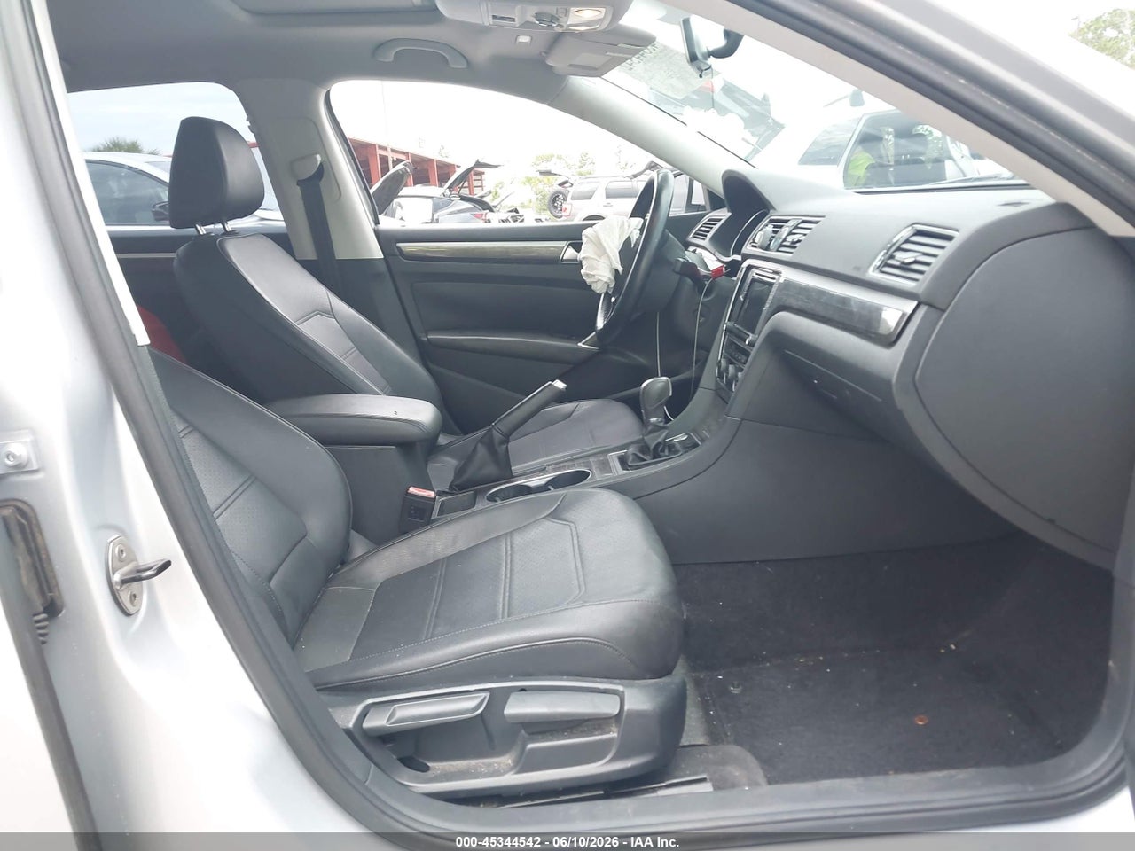 2017 VOLKSWAGEN PASSAT 1.8T SE · 5/12