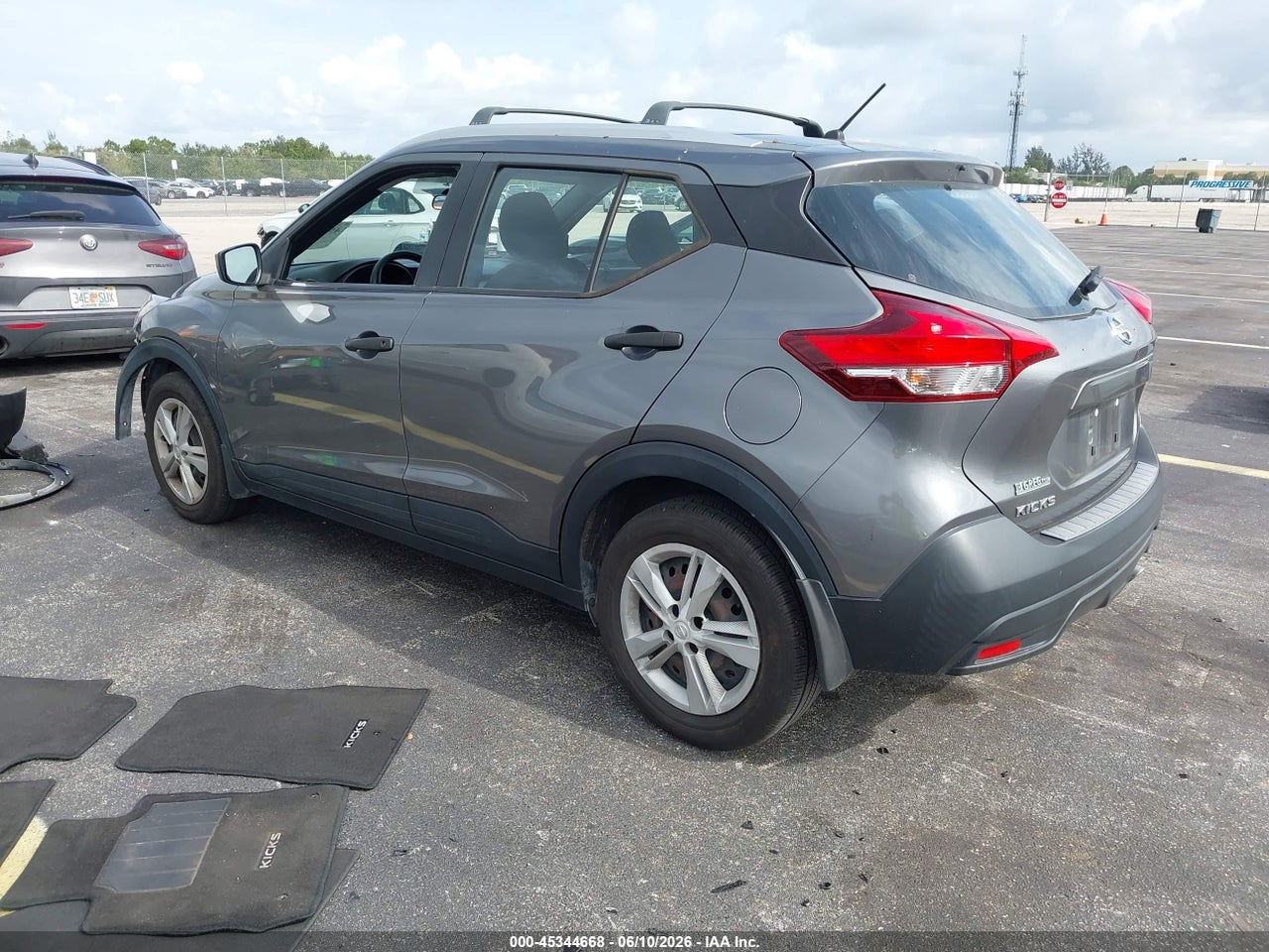 2019 NISSAN KICKS S thumbnail 4